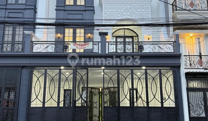 Luxurious Single House Siap Huni Jagakarsa