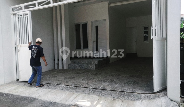 Rumah Non Cluster Ada Mini Kolam Renang Poltangan Pasar Minggu