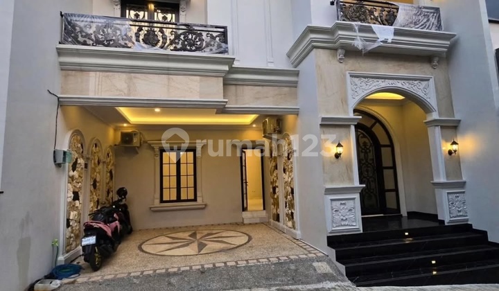 American Classic 3-Story House Jagakarsa South Jakarta