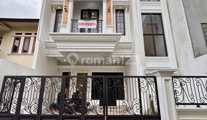 Rumah Mewah Lokasi Premium American Classic