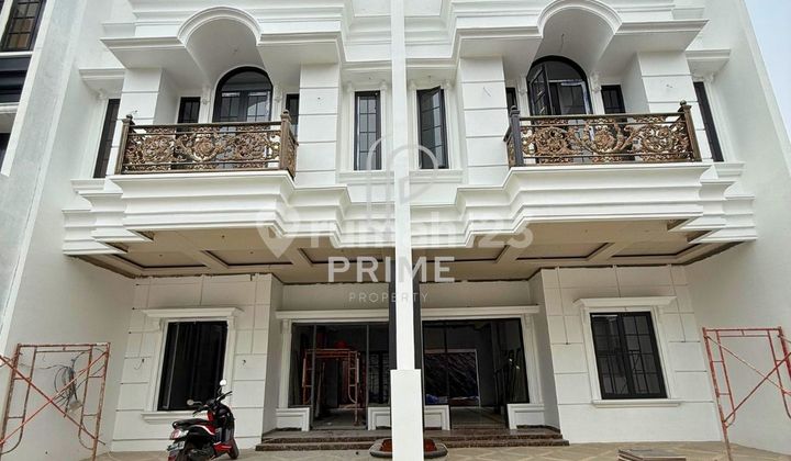 Rumah Modern Classic 3 Lantai Jagakarsa Jaksel