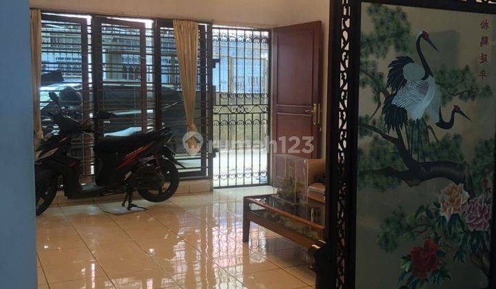 Rumah semi furnish dijual Petojo Jakarta Pusat 2