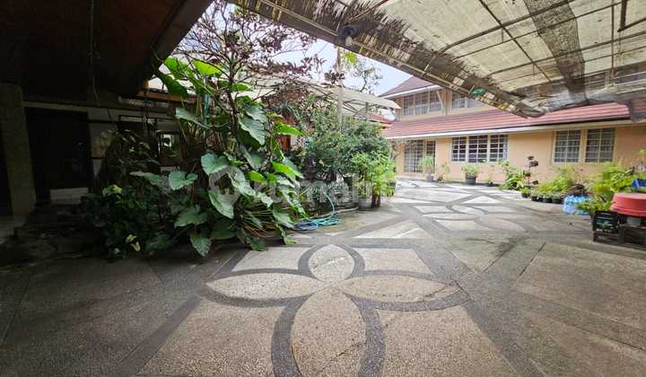 Jual Cepat Di Bawah Njop!! Rumah Besar Hitung Tanah Di Tengah Kota