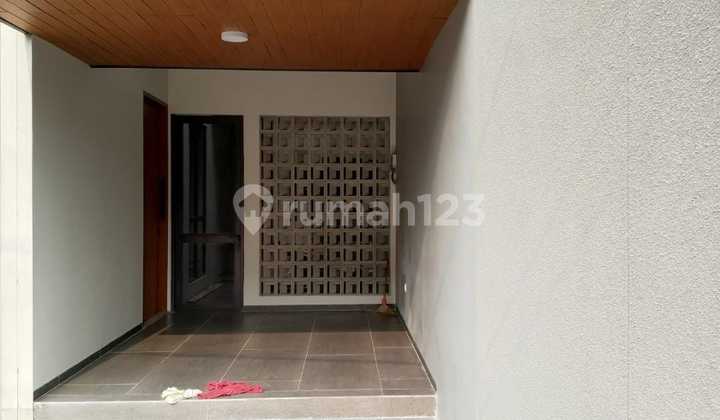 Rumah 2 Lantai Besar Bagus di Batununggal, Bandung 2