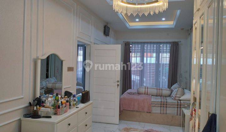 RUMAH CANTIK COZY SEMI LUXURY FURNISHED POSISI HOOK 1