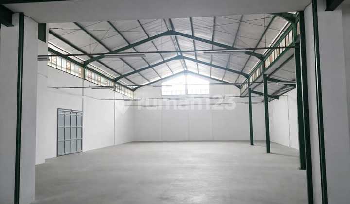 Clean Warehouse 600 m² + 2-Storey Office in Kopo Jaya Clean Warehouse 600 m² + 2-Storey Office in Kopo Jaya
