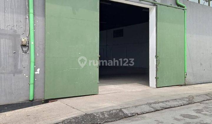 GUDANG AKSES TRONTON 1000 M² DI MAINROAD SOEKARNO-HATTA  1