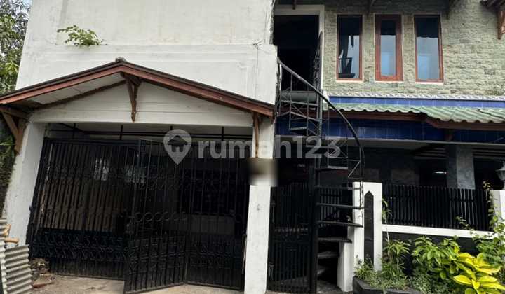 2-Storey House for Large Family or Office with 8 Bedrooms & 5 Bathrooms 2