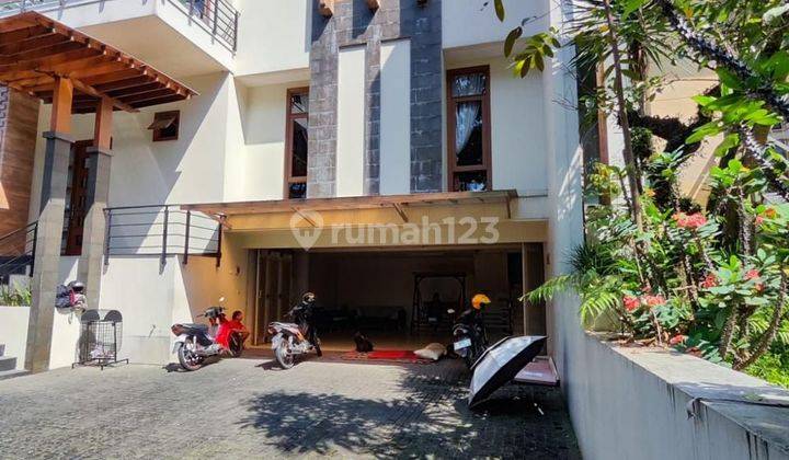 Luxury & Strategic House 3.5 Lantai Bagus Furnished  2