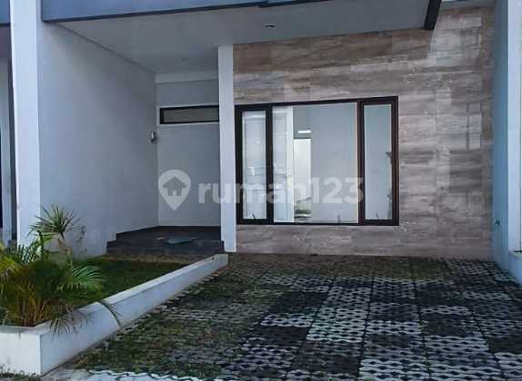 Rumah Baru Modern Minimalis Strategis Dekat Kampus Di Cikutra
