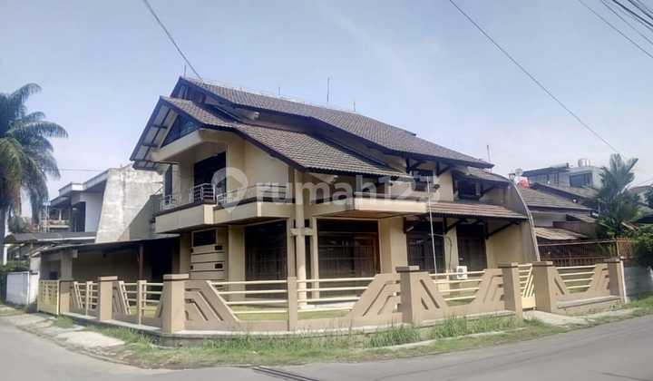 Rumah Besar Bagus Posisi Hook Ada 8 Kt Di Komplek Muara