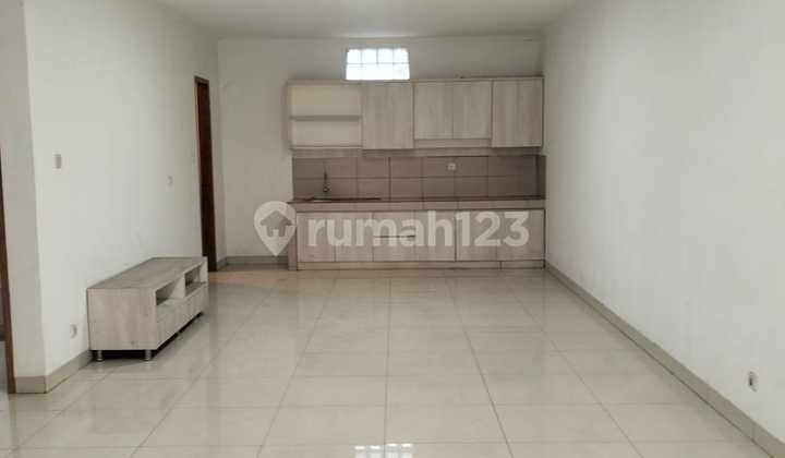 New Semi-Furnished House Ready to Occupy on Jl Kembar 2