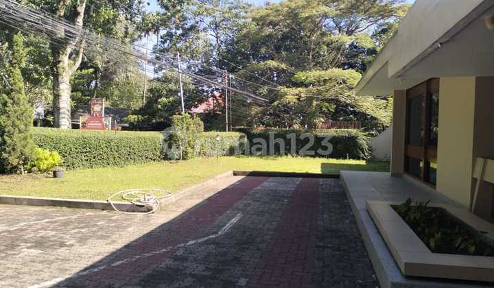 Large Nice House Fully Furnished Front and Back Garden Spacious Parking in Sayap Sukajadi Large Nice House Fully Furnished Front and Back Garden Spacious Parking in Sayap Sukajadi