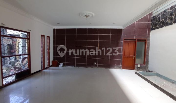 For Rent/Sale Large House in Hook Suitable for Business in Pasadena Caringin Bandung For Rent/Sale Large House in Hook Suitable for Business in Pasadena Caringin Bandung