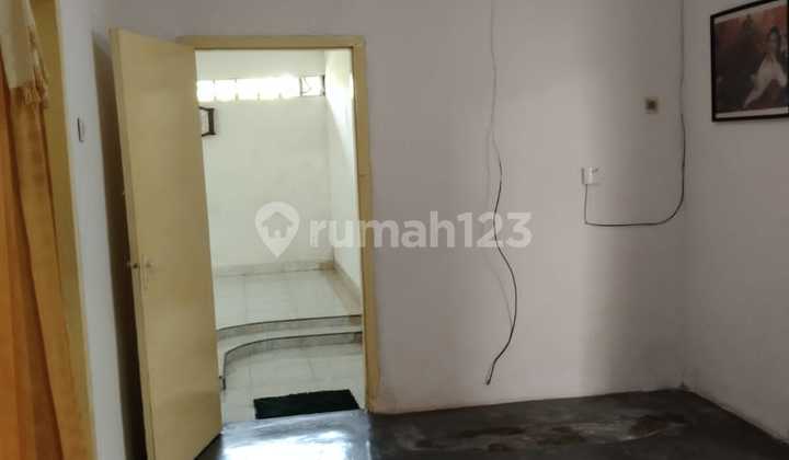 House at Jl. Solihin GP Rangkui - 3BR Strategic Location Unfurnished 2