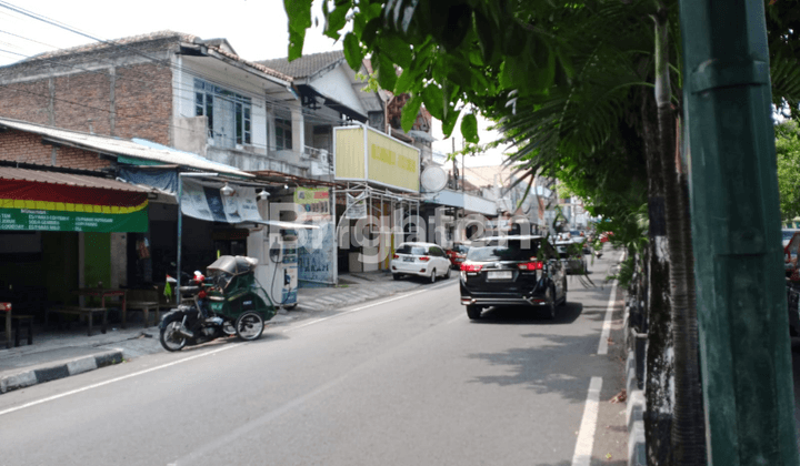 RUKO DEPAN PASAR PINGIT DI PUSAT KOTA YOGYAKARTA, HANYA 1 KM DARI TUGU YOGYAKARTA 2