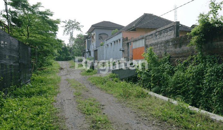 BU!!  RUMAH DENGAN TANAH PEKARANGAN YANG LUAS DI DEPAN WISATA KULINER WATOE GAJAH 2