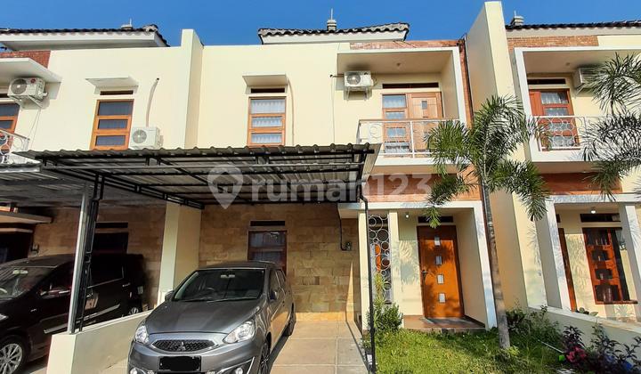 Minimalist House in Housing Near UMY Minimalist House in Housing Near UMY