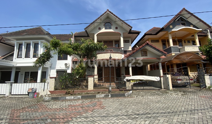 Rumah 2 Lantai Dalam Perumahan Dekat Ugm