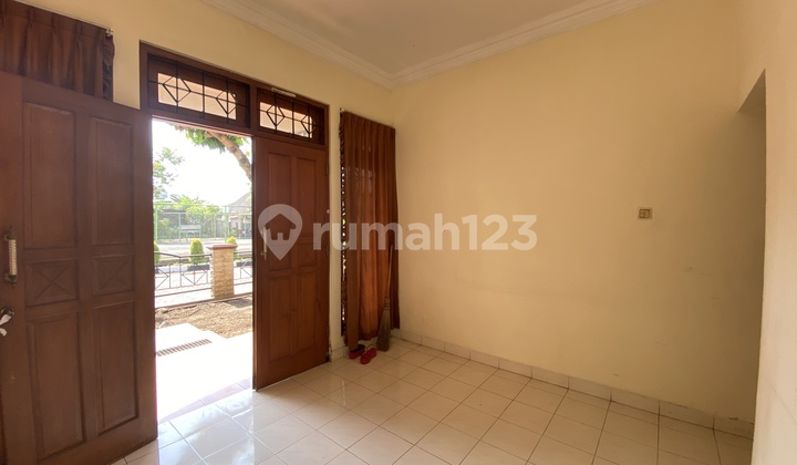 Rumah Megah View Lapangan Tennis Dalam Perumahan 2