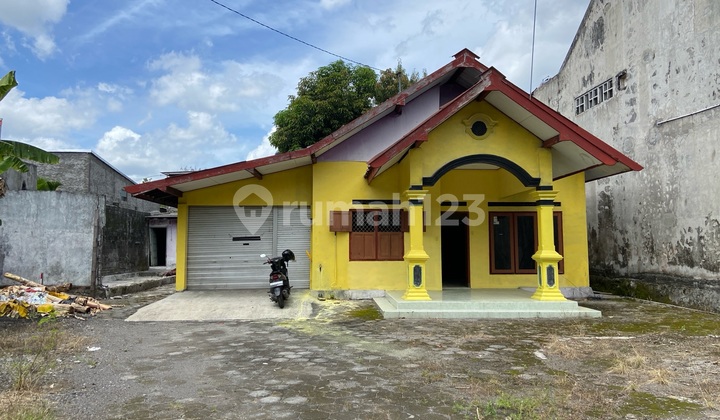 Rumah 1 Lantai Halaman Luas Cocok untuk Usaha 2