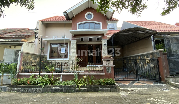 Comfortable House in a Housing Complex Near UII Kaliurang Comfortable House in a Housing Complex Near UII Kaliurang