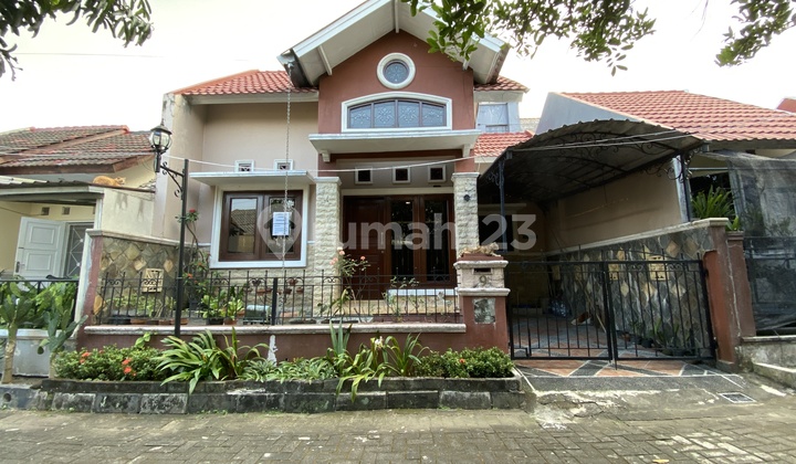 Comfortable House in the Kaliurang Housing Complex