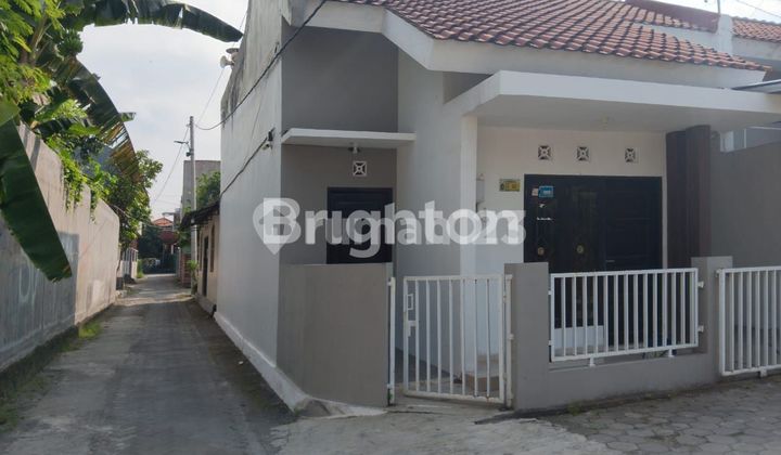 House in Hook Position near Yogyakarta City Hall, the Cheapest in Its Class House in Hook Position near Yogyakarta City Hall, the Cheapest in Its Class