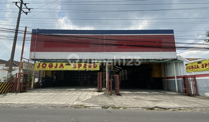 Gudang / Ruko Dekat Pakuwon Mall Dan Ring Road Utara Gudang / Ruko Dekat Pakuwon Mall Dan Ring Road Utara