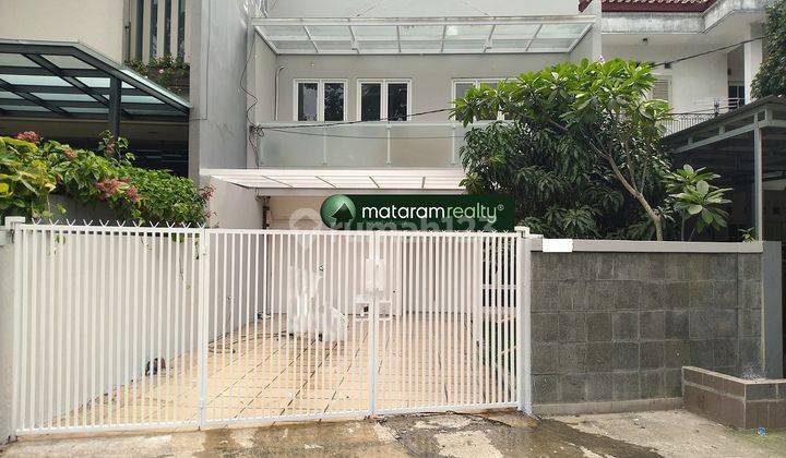 Rumah Minimalis Modern Ada Kolam Renang Siap Huni di Setramurni  1