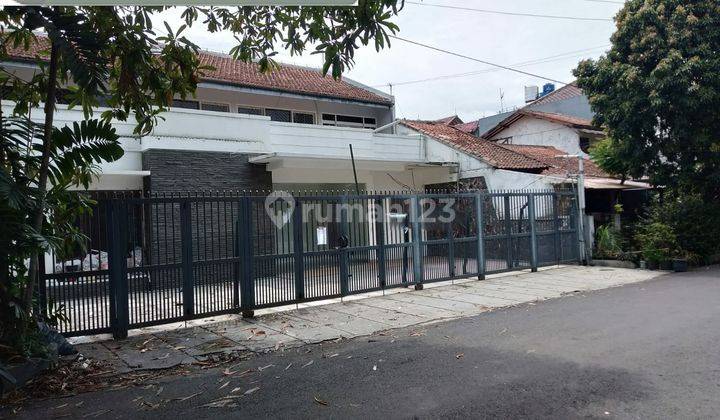 Rumah Bangunan 2 Lantai Tengah Kota Sangat Cocok Untuk Kantor 2