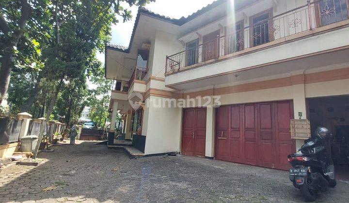 Dijual Rumah Besar Posisi Hoek Pusat Kota, Sayap Surapati 1