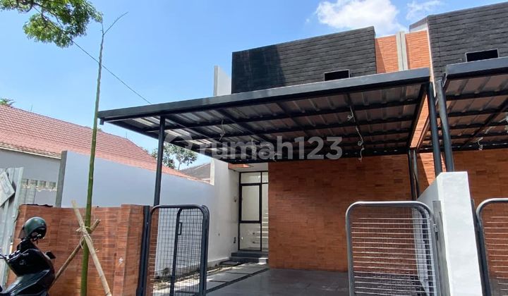 Rumah Baru Bergaya Industrial Modern 2 lantai di Arcamanik Rumah Baru Bergaya Industrial Modern 2 lantai di Arcamanik