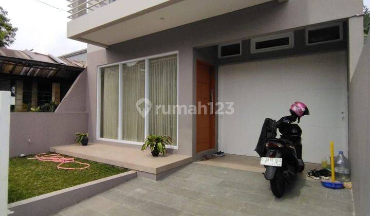 Rumah Bangunan Baru Modern 2 Lantai Dalam Komplek Cigadung 2