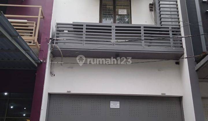 Disewakan Ruko Bangunan 3 Lantai Siap Pakai di Sayap Jalan Sunda 1