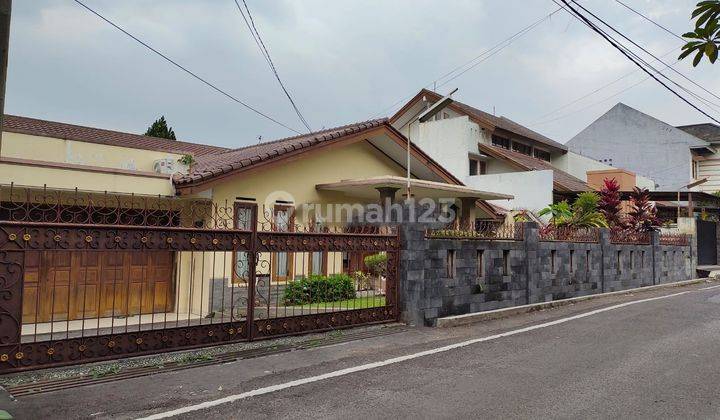 Dijual Rumah Luas Tanah Besar Dalam Komplek Cigadung, Dago 1