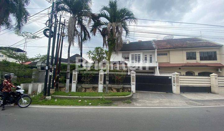 Rumah Mewah di Pusat Kota Medan, Jl. Pattimura - Hunian Elegan dengan Lokasi Strategis! 1