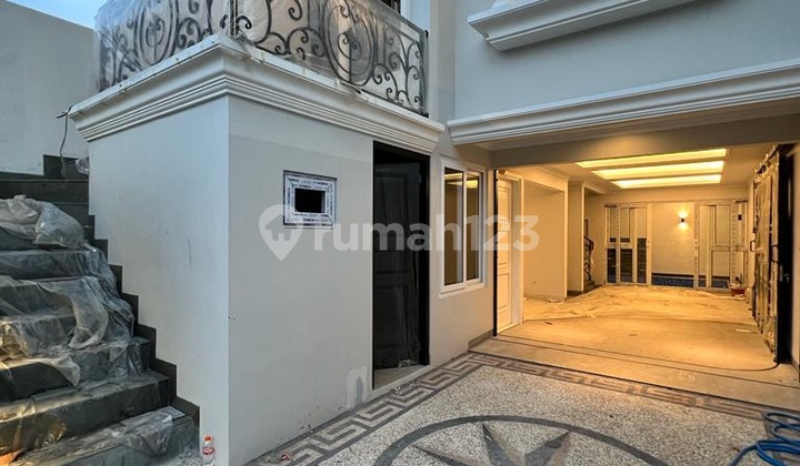 Rumah Mewah Classic + Private Pool Dalam Townhouse Akses 2 Mobil 2
