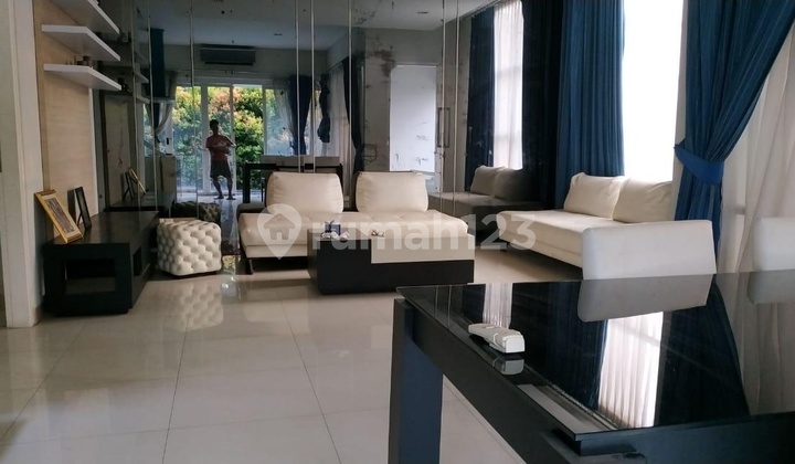 DISEWAKAN RUMAH SEMI FURNISHED WITH PRIVATE POOL DALAM CLUSTER  3