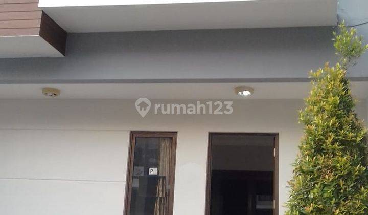 Rumah Minimalis di Cluster Callysta Graha Raya Bintaro 1