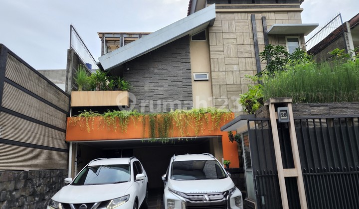 Rumah, 3 Lantai, 11 R. Tidur di Pondok Indah