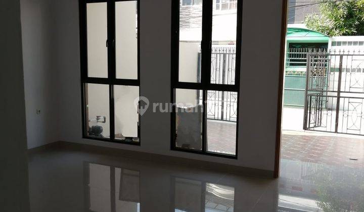 Dijual Rumah 3 lantai di Mangga Duri Kepa 2