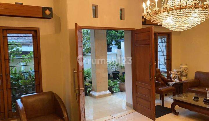 Dijual Rumah di Kebayoran Baru Lokasi Prime Kondisi Furnish 2