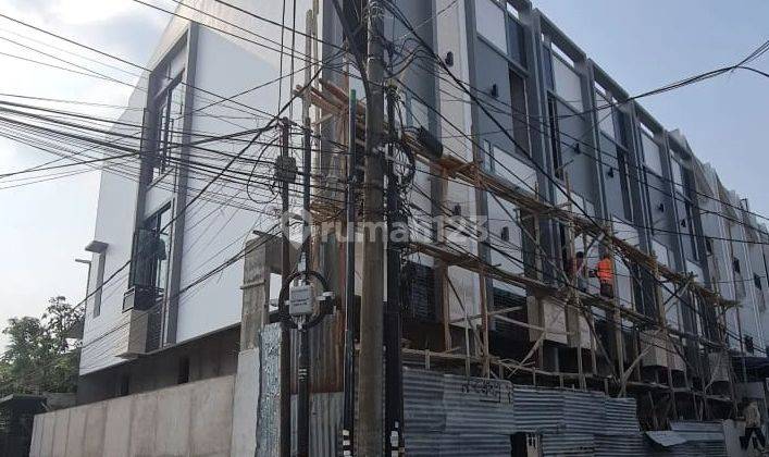 Dijual Rumah Baru di Hook And Badan di Duri Kepa, Jakarta Barat 1