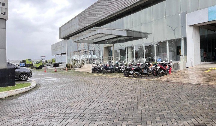 Dijual & Disewakan Ex Showroom Luas 9880M2 di Cikarang, Jawa Barat