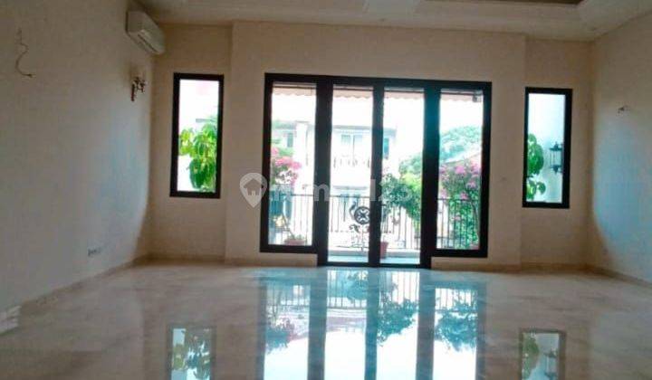 Rumah di Pondok Indah 3 Lantai SHM Baru Swimming pool 2