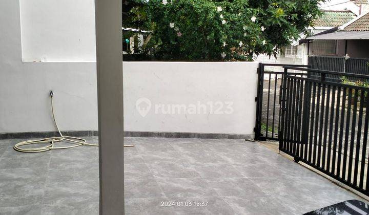 Rumah pojok di Bintaro Jaya sektor 5 2 Lantai SHM Baru Timur 2