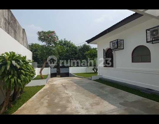 For Rent Luxury House In Kemang (PD013802)