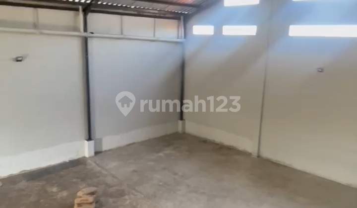 Strategic New Warehouse by the Provincial Roadside in Cirebon City