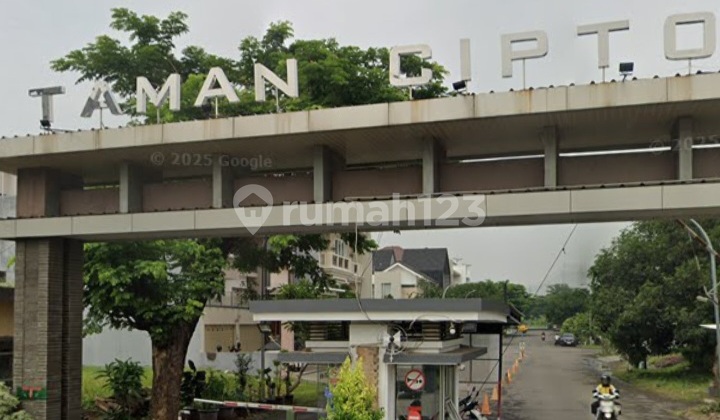 Large Luxury House Strategically Located in the City Center of Cirenon Large Luxury House Strategically Located in the City Center of Cirenon